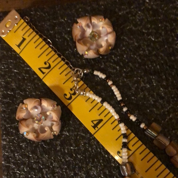 Mother Of Pearl Hand Crafted Necklace & Sea Shell and Rhinestones Earrings - Picture 7 of 12